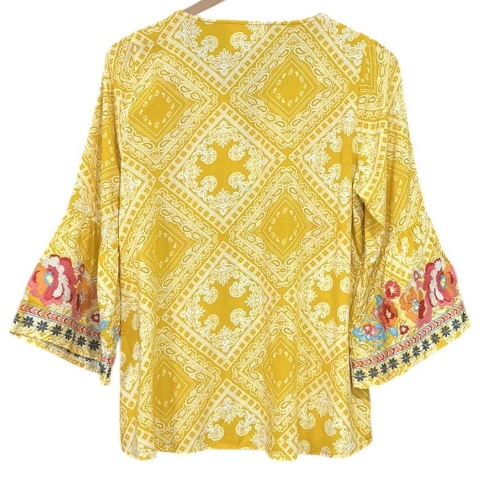 Savanna Jane Floral Embroidered Bell Sleeve Top Yellow Size Small - Picture 3 of 14